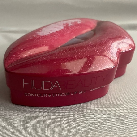 Huda Beauty lip tin - Picture 4 of 4